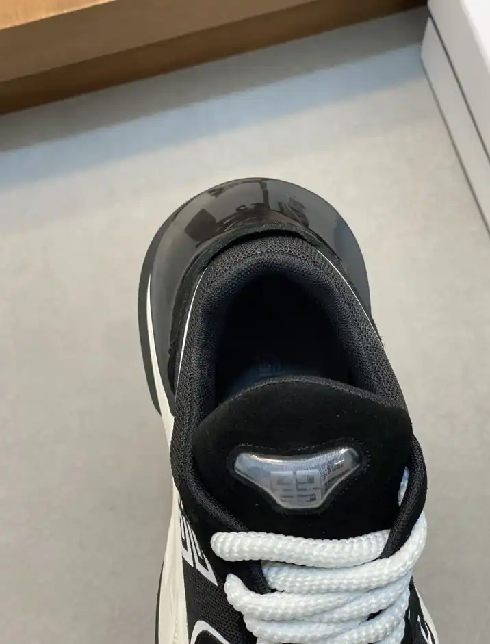 hype Givenchy Sneakers