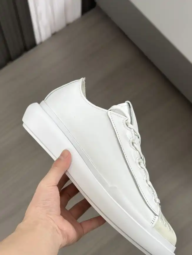 hype Adidas Sneakers