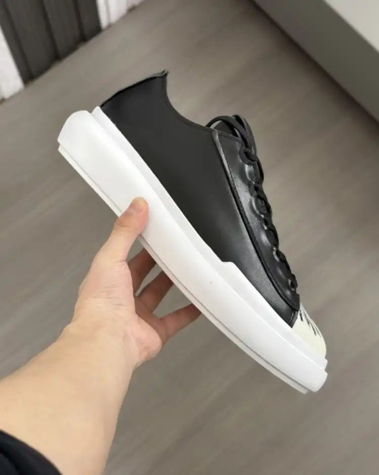 hype Adidas Sneakers