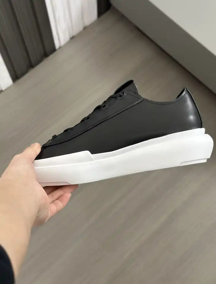 hype Adidas Sneakers