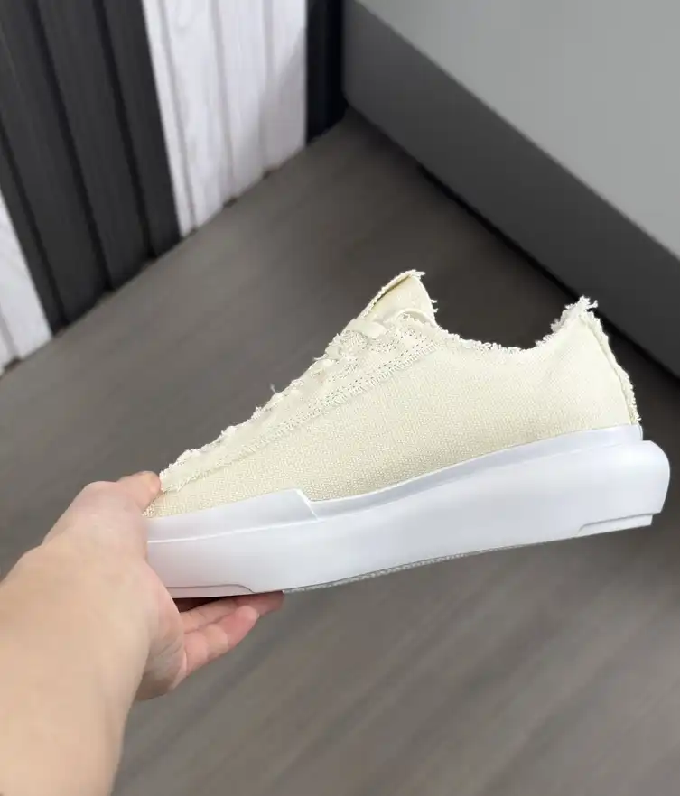 hype Adidas Sneakers