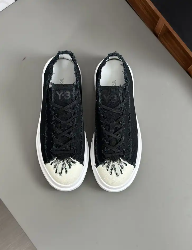 hype Adidas Sneakers