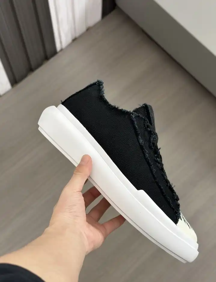 hype Adidas Sneakers