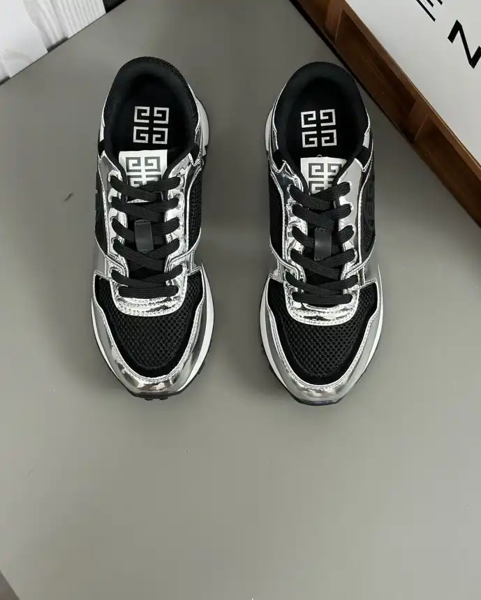 hype Givenchy Sneakers