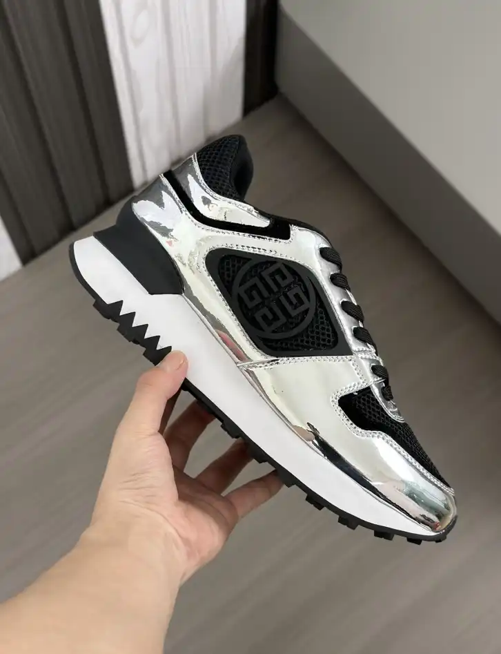 hype Givenchy Sneakers