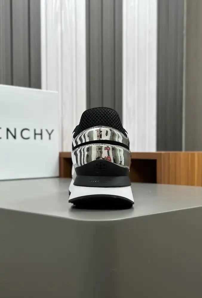 hype Givenchy Sneakers