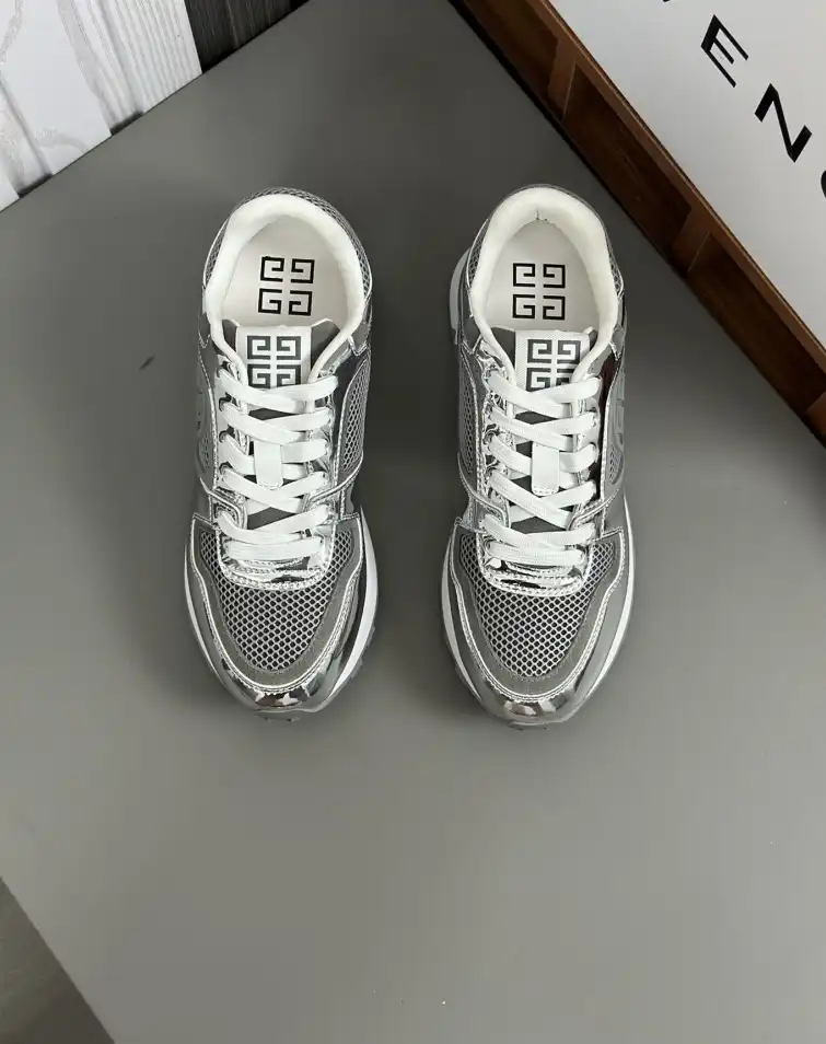 hype Givenchy Sneakers