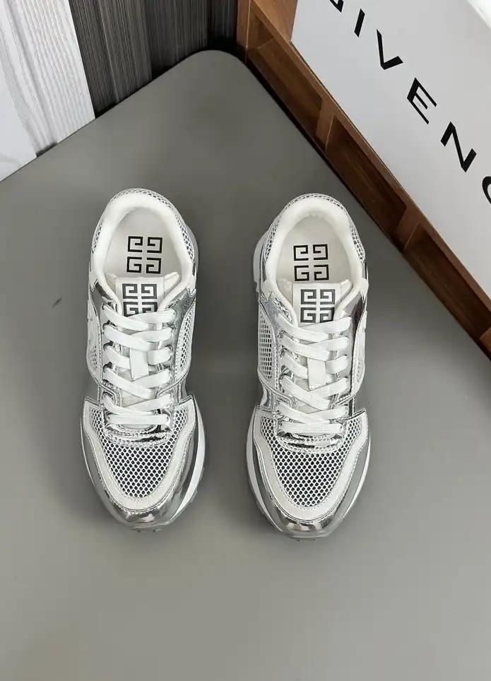 hype Givenchy Sneakers