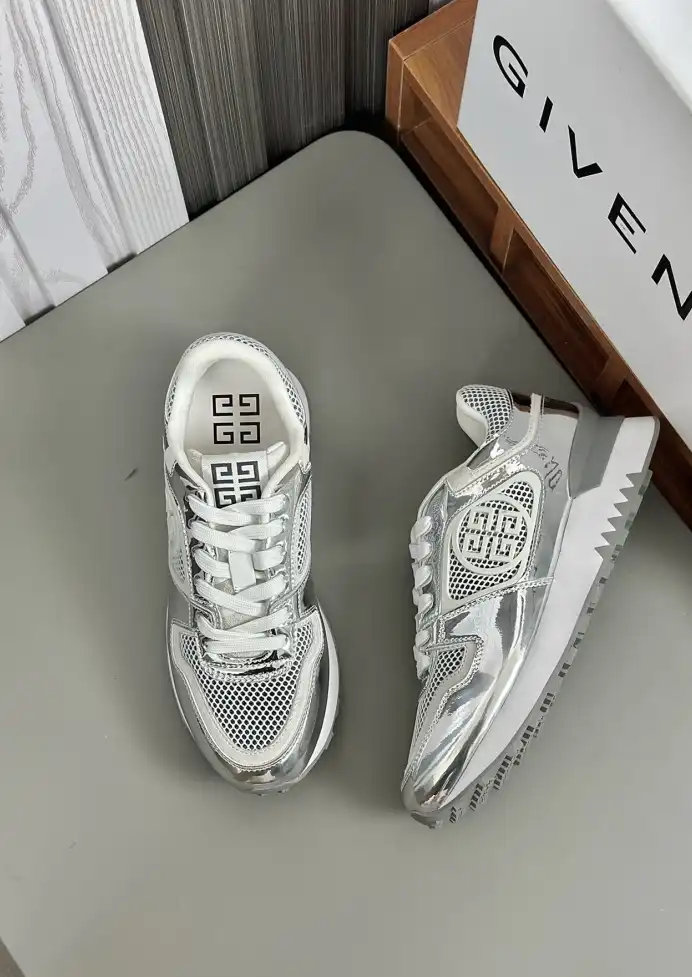 hype Givenchy Sneakers