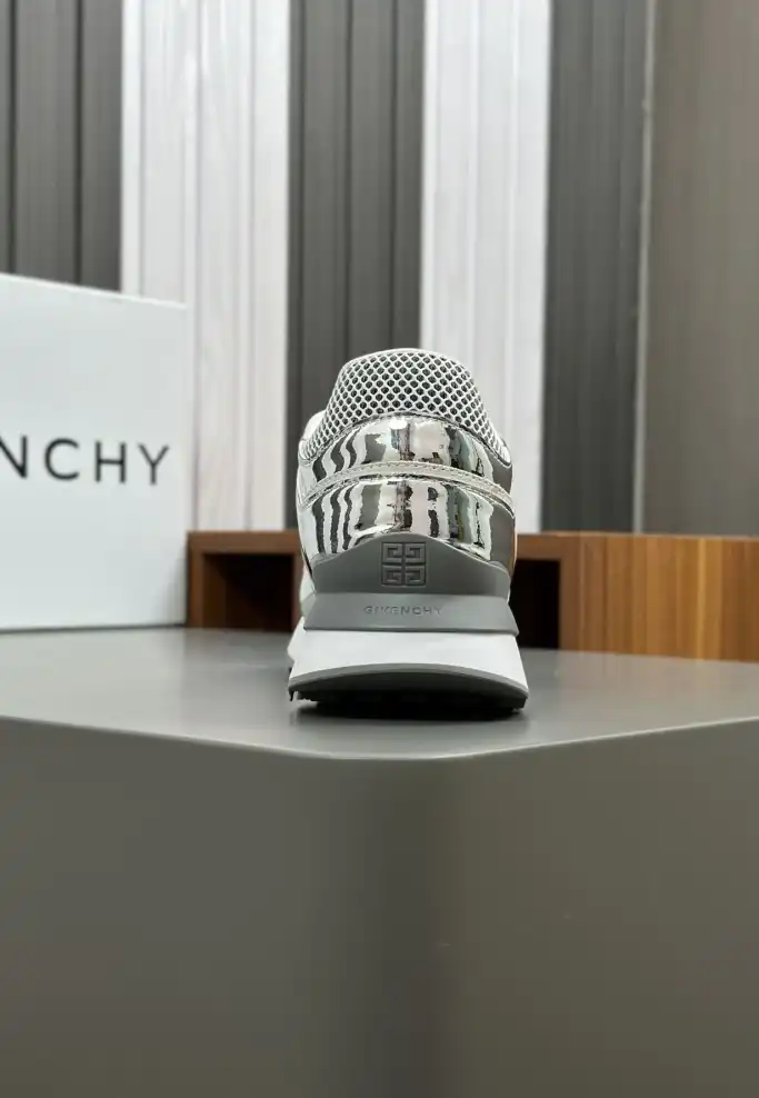 hype Givenchy Sneakers