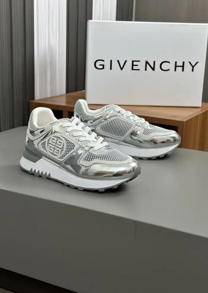 hype Givenchy Sneakers