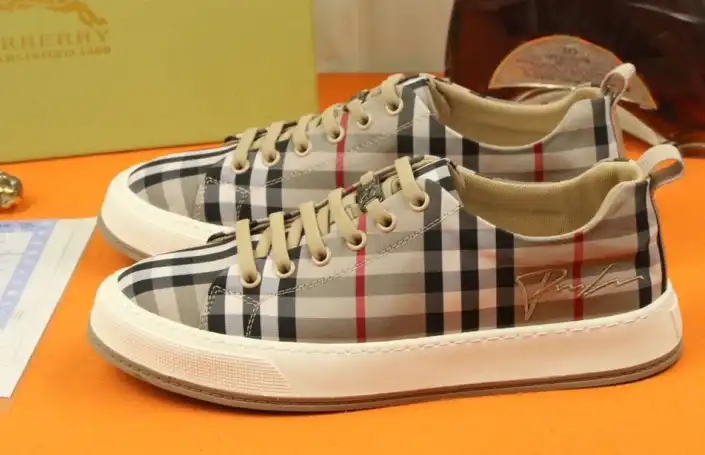 hype Burberry Sneakers