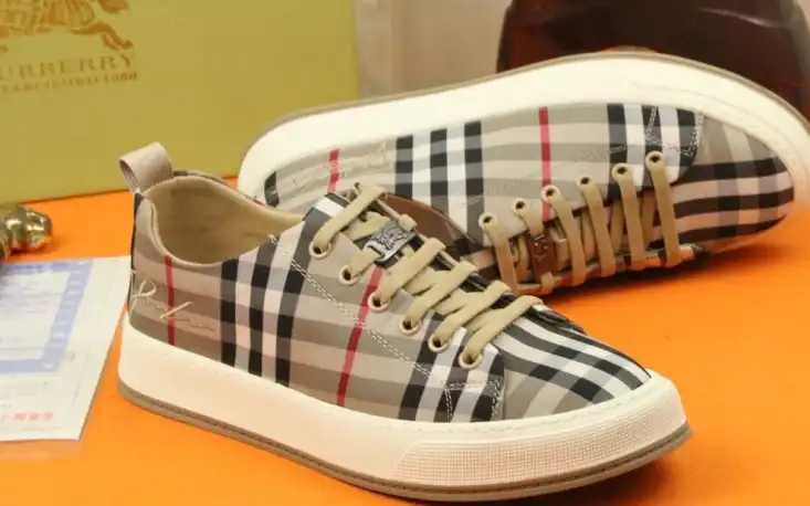 hype Burberry Sneakers