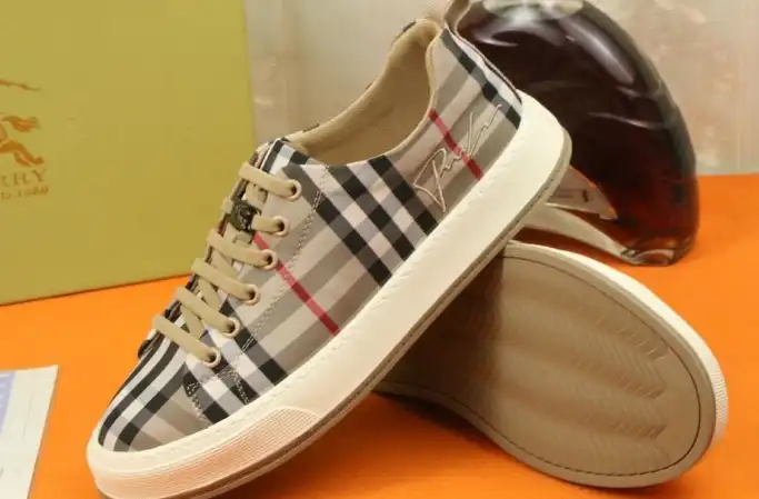 hype Burberry Sneakers