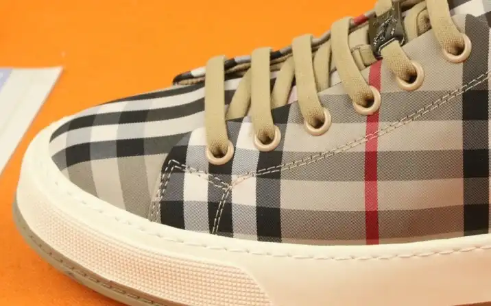 hype Burberry Sneakers