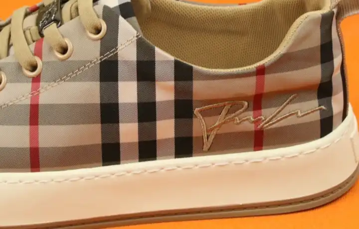 hype Burberry Sneakers