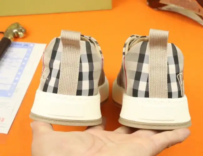 hype Burberry Sneakers