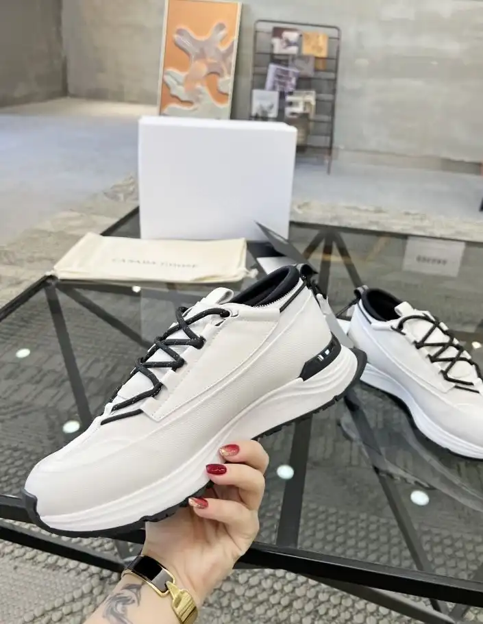 hype Givenchy Sneakers