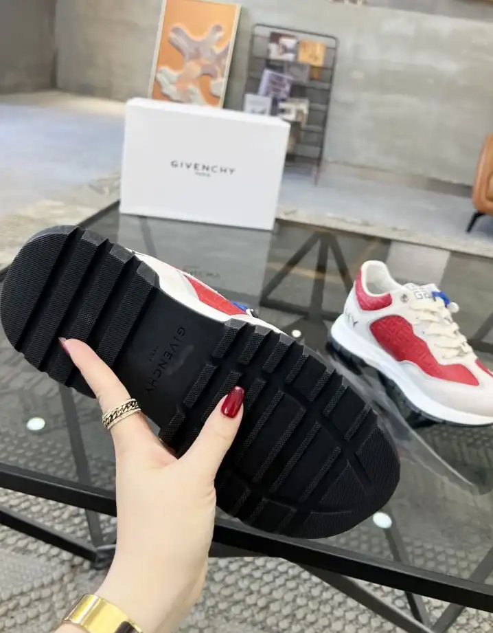 hype Givenchy Sneakers