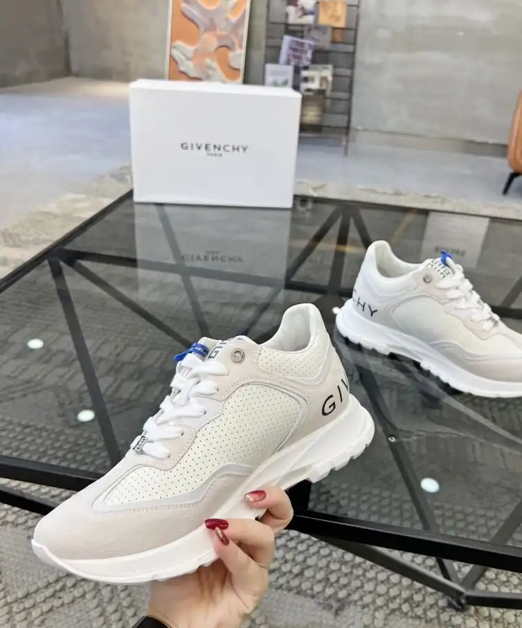 hype Givenchy Sneakers