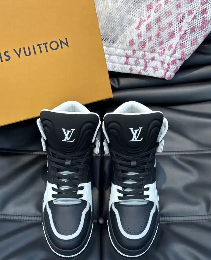 hype Louis Vuitton Sneakers