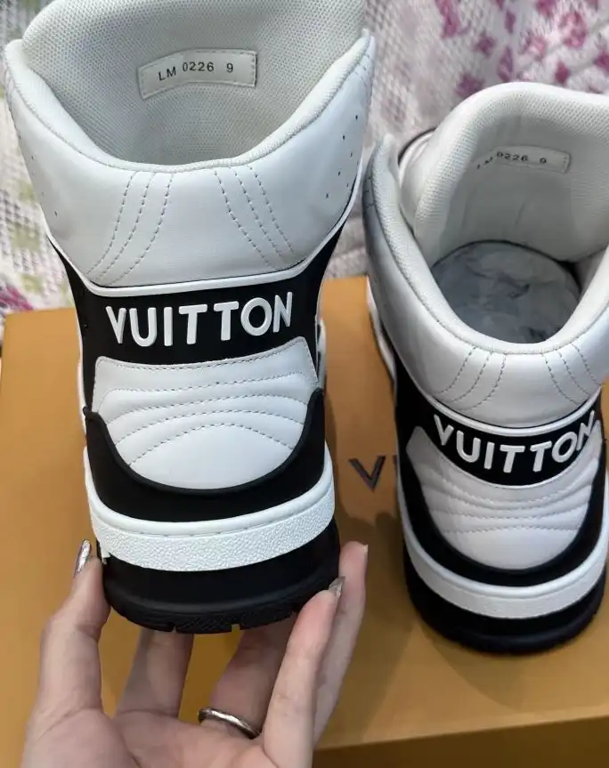 hype Louis Vuitton Sneakers