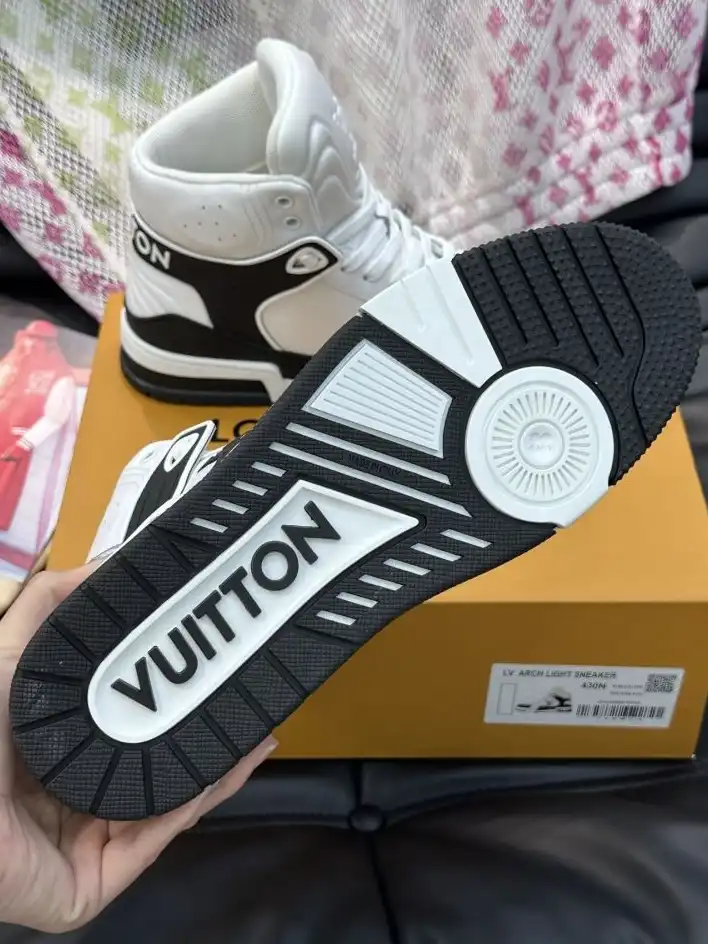 hype Louis Vuitton Sneakers