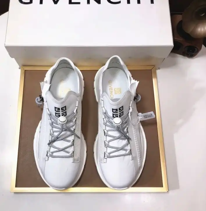 hype Givenchy Sneakers