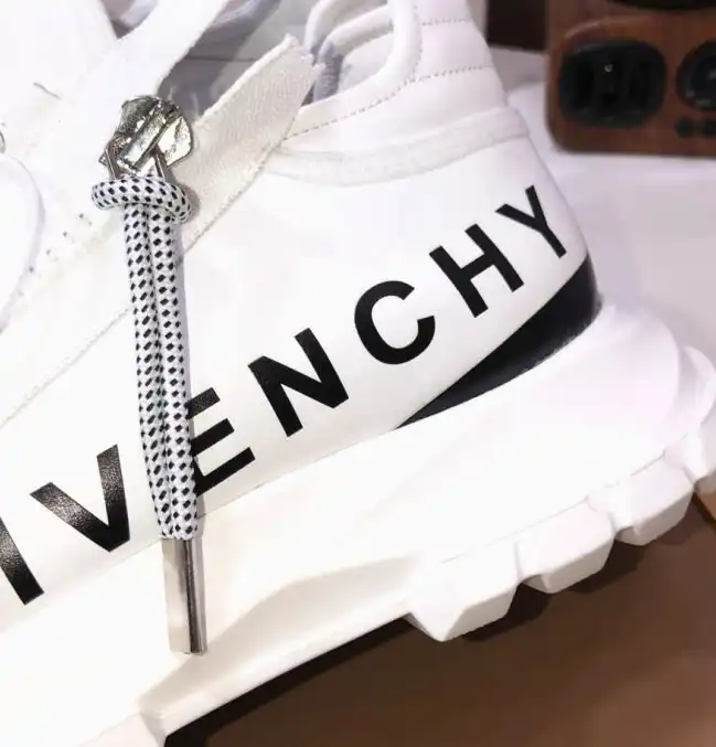 hype Givenchy Sneakers