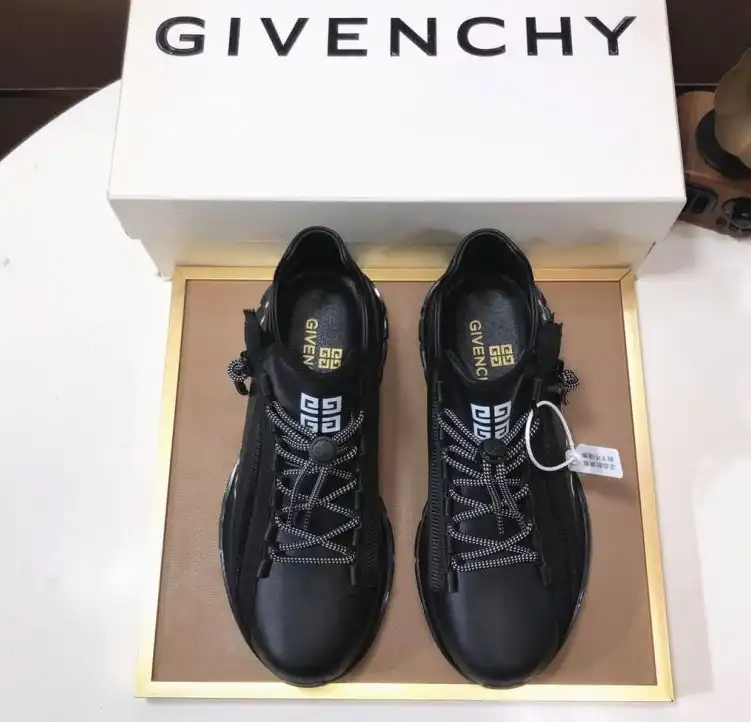 hype Givenchy Sneakers