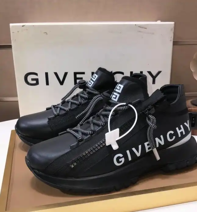 hype Givenchy Sneakers