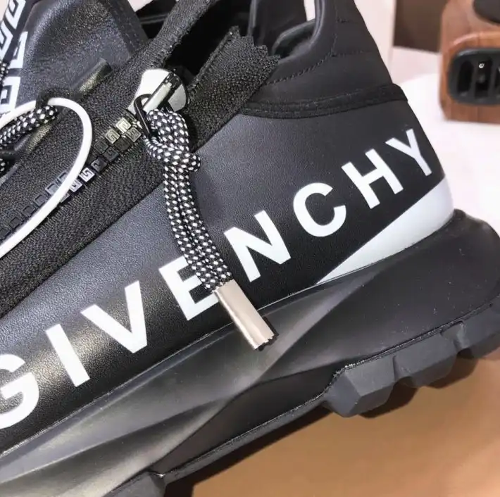 hype Givenchy Sneakers