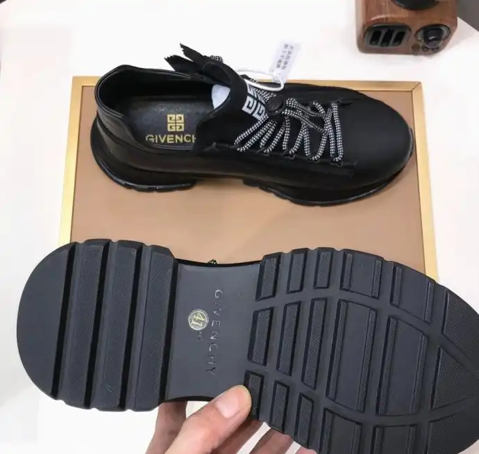 hype Givenchy Sneakers