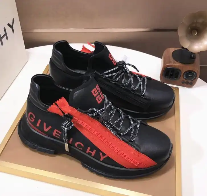 hype Givenchy Sneakers