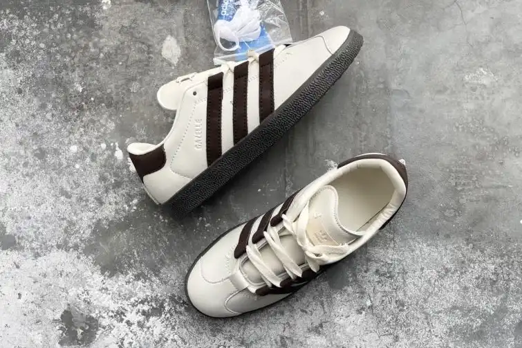 hype Adidas Sneakers