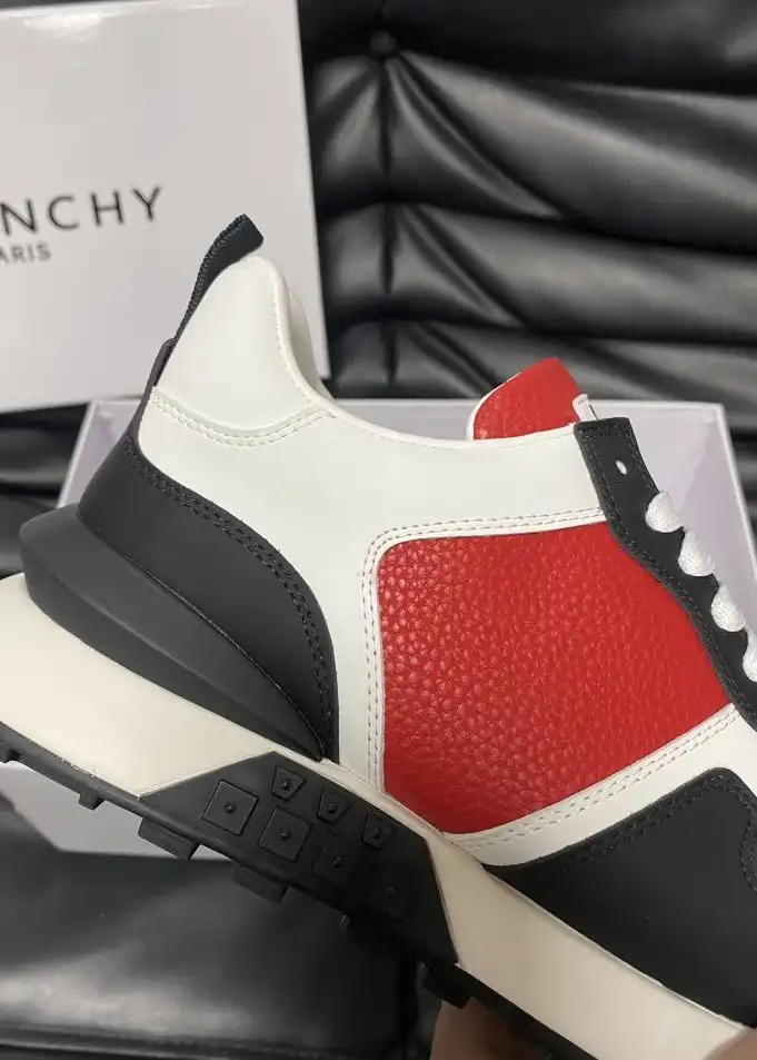 hype Givenchy Sneakers