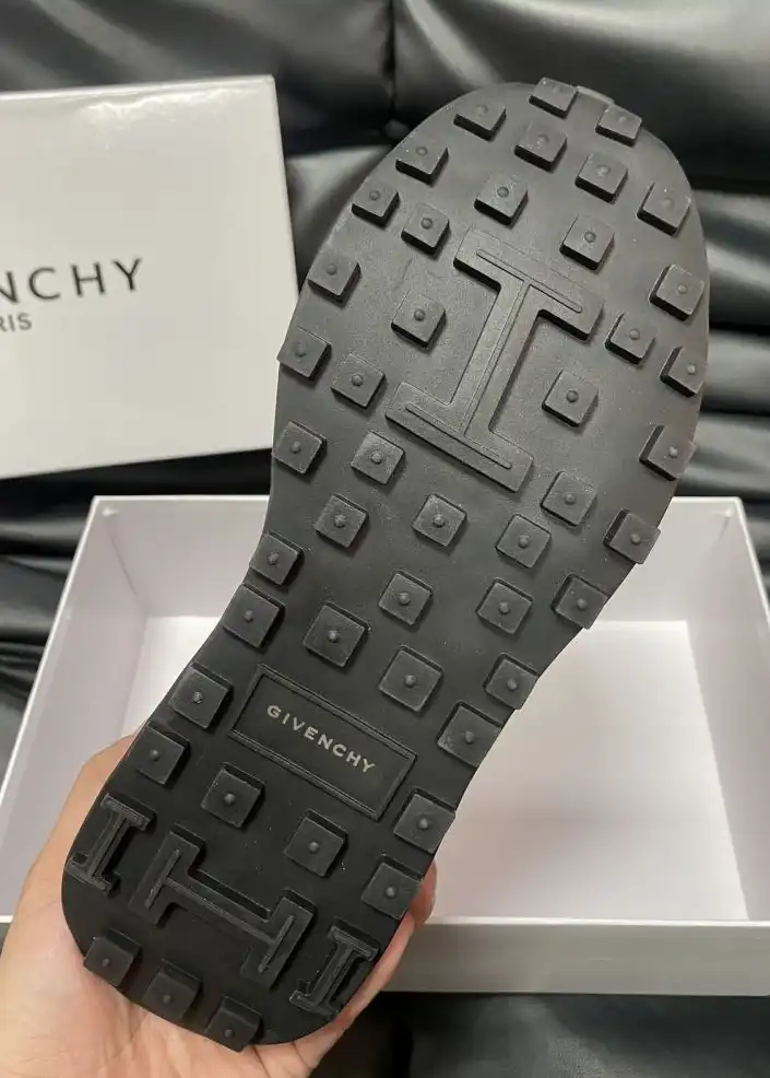 hype Givenchy Sneakers