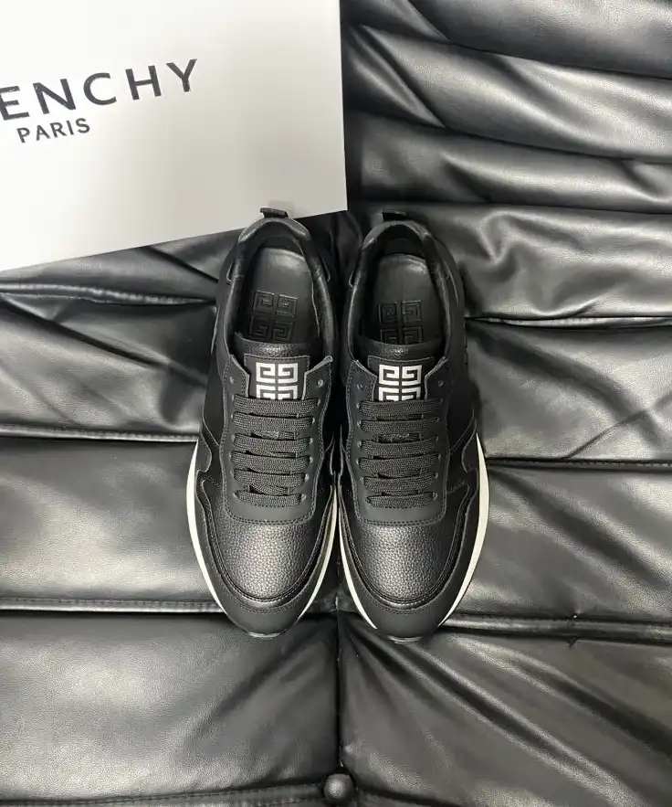 hype Givenchy Sneakers