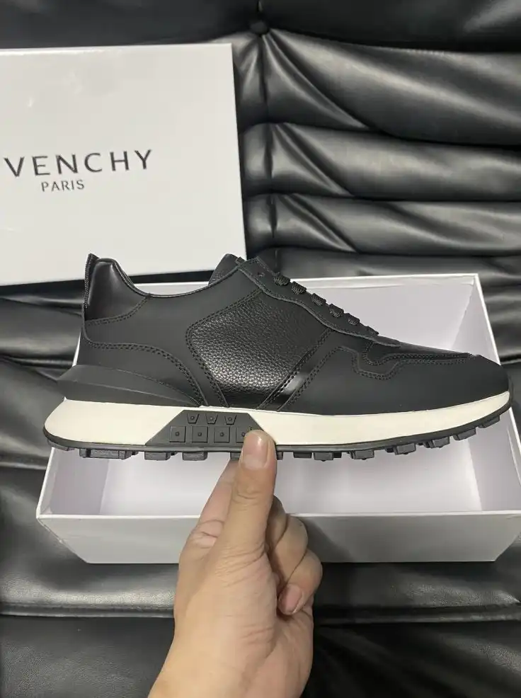 hype Givenchy Sneakers