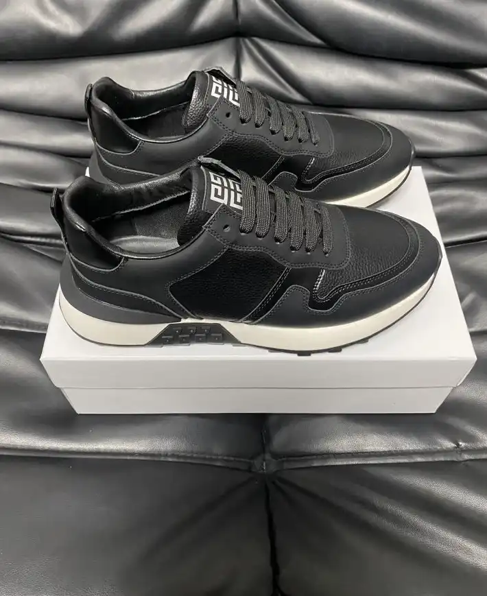 hype Givenchy Sneakers