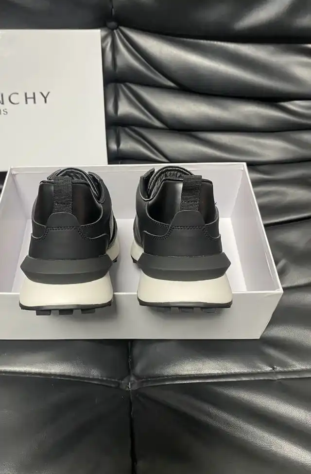 hype Givenchy Sneakers