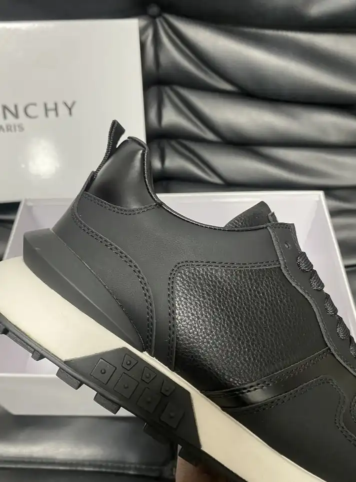 hype Givenchy Sneakers