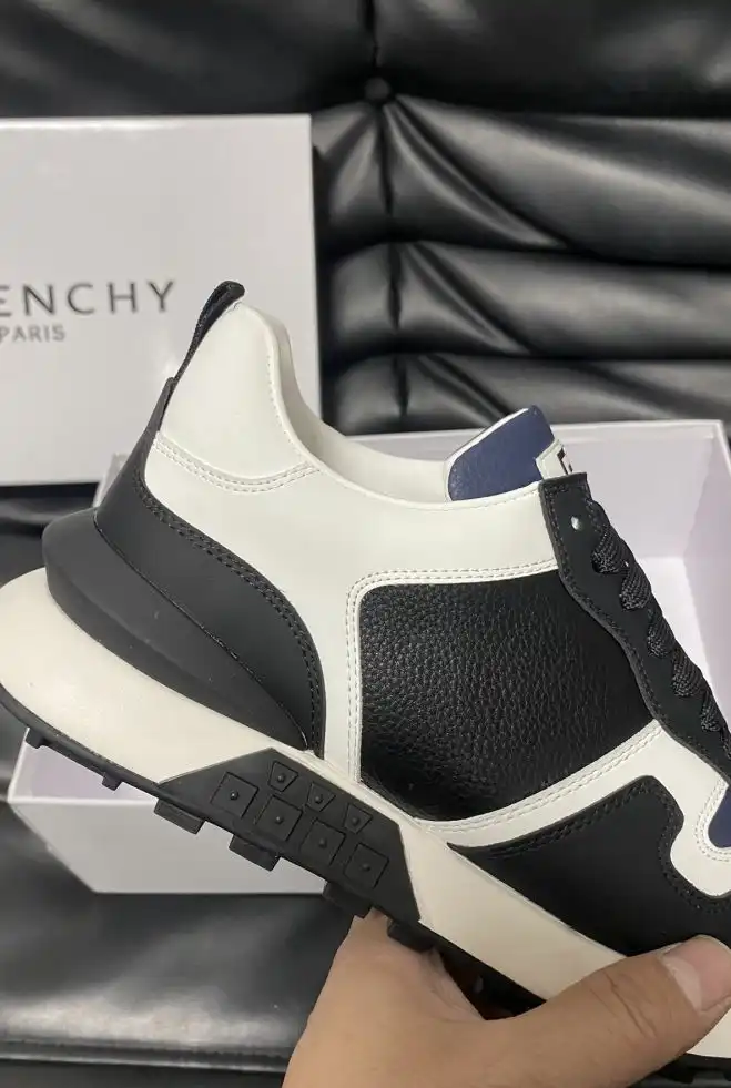 hype Givenchy Sneakers