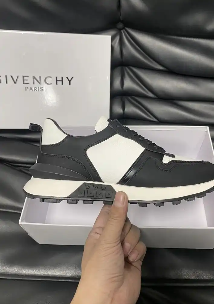 hype Givenchy Sneakers