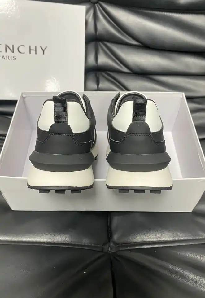 hype Givenchy Sneakers