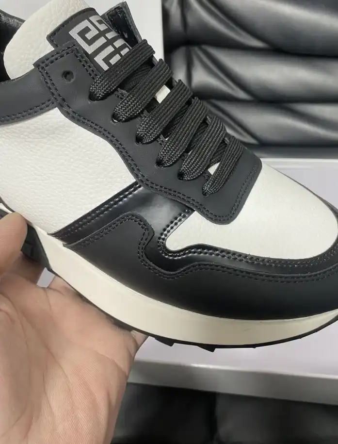 hype Givenchy Sneakers