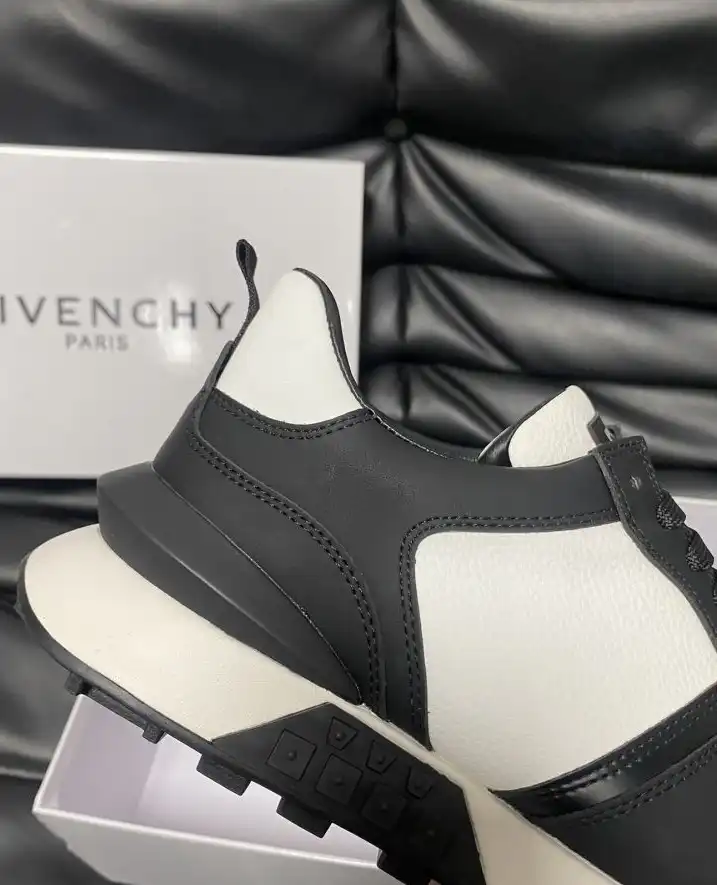 hype Givenchy Sneakers