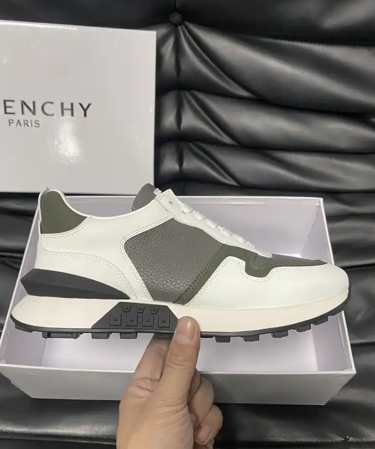 hype Givenchy Sneakers