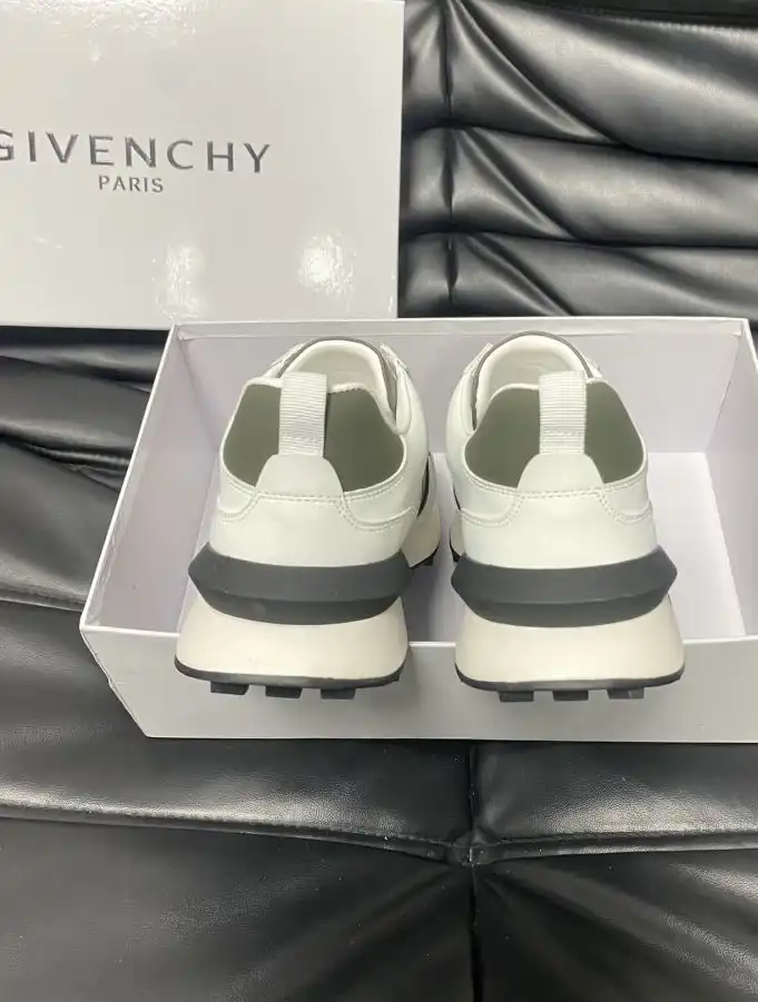 hype Givenchy Sneakers