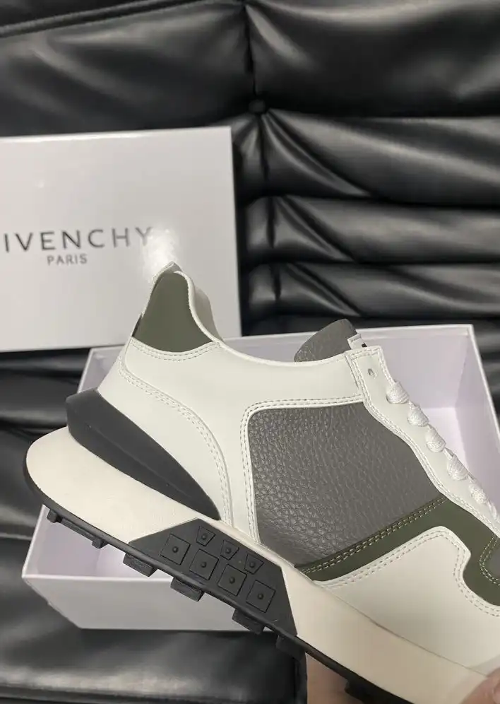 hype Givenchy Sneakers